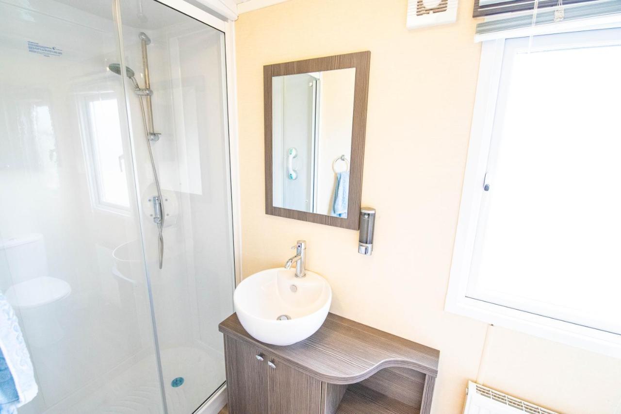 Big Skies Platinum Plus Holiday Home With Wifi, Netflix, Dishwasher, Decking Camber Dış mekan fotoğraf