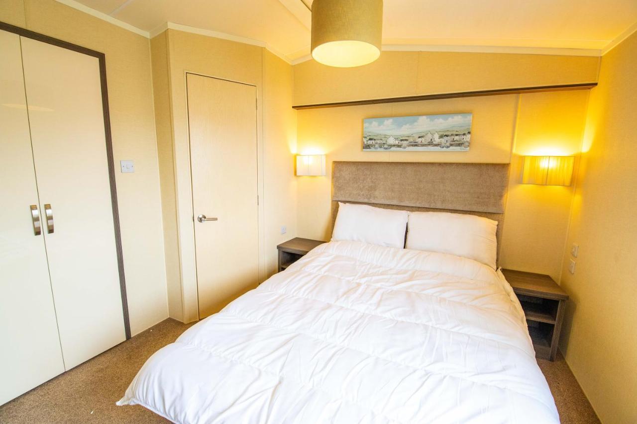 Big Skies Platinum Plus Holiday Home With Wifi, Netflix, Dishwasher, Decking Camber Dış mekan fotoğraf