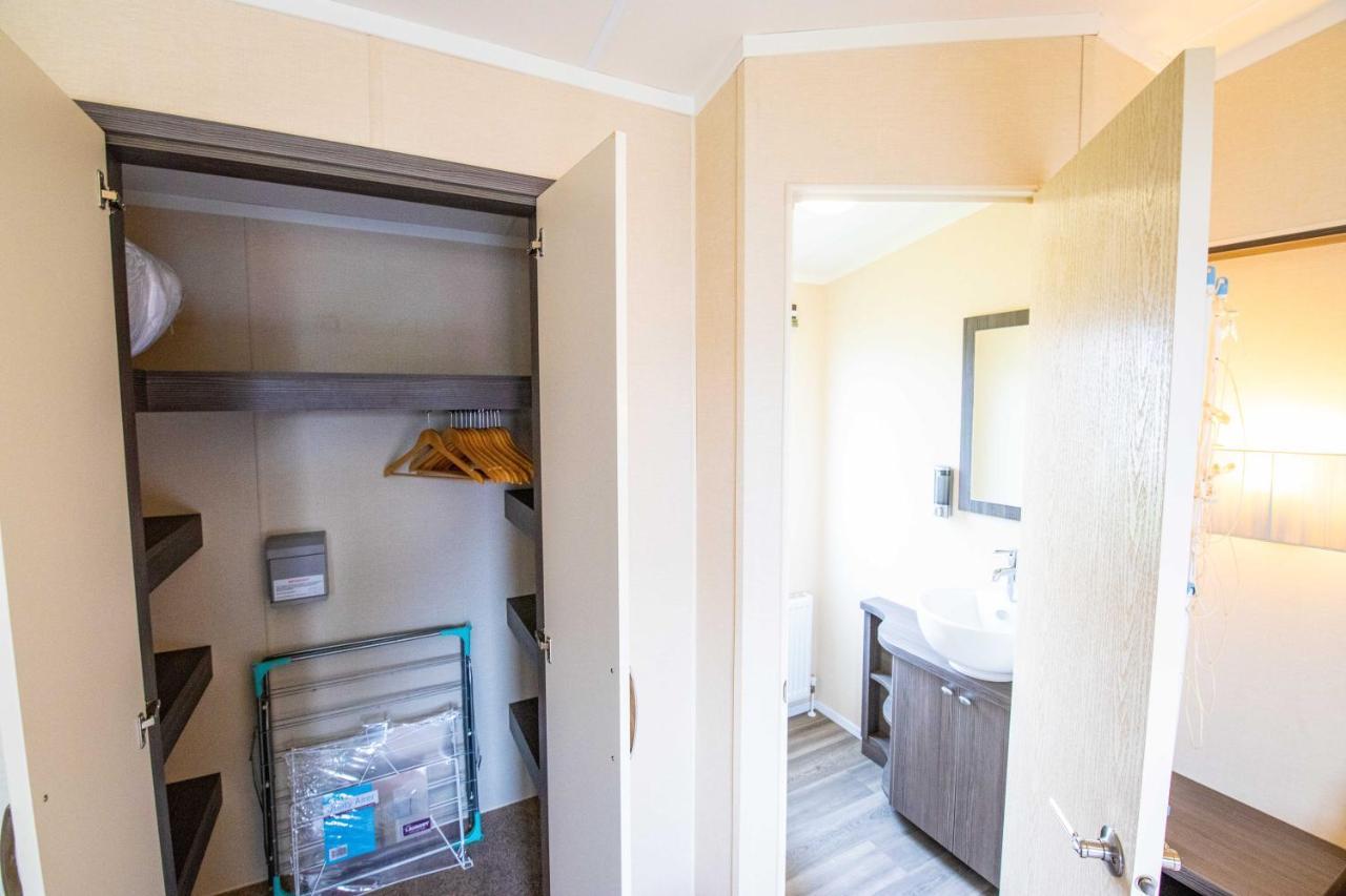 Big Skies Platinum Plus Holiday Home With Wifi, Netflix, Dishwasher, Decking Camber Dış mekan fotoğraf