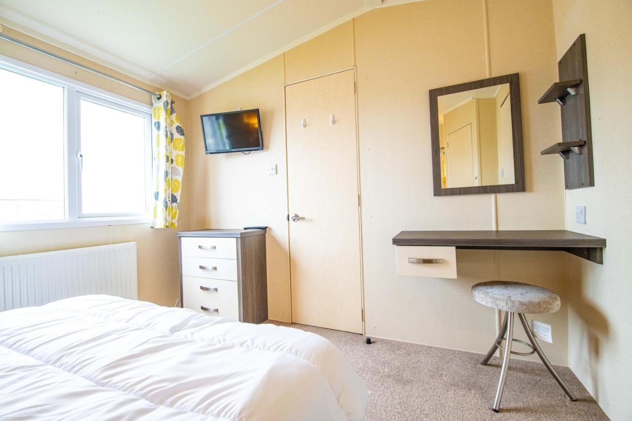 Big Skies Platinum Plus Holiday Home With Wifi, Netflix, Dishwasher, Decking Camber Dış mekan fotoğraf